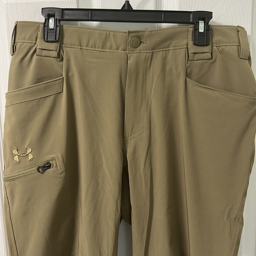 EUC! Under Armour Performance Men's Dark Khaki Pants size 34x32. No flaws! - Picture 3 of 8